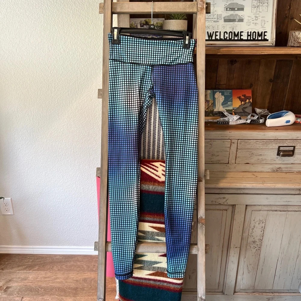 Lululemon women’s wunder under pant III full on luon size 4 cosmic dot